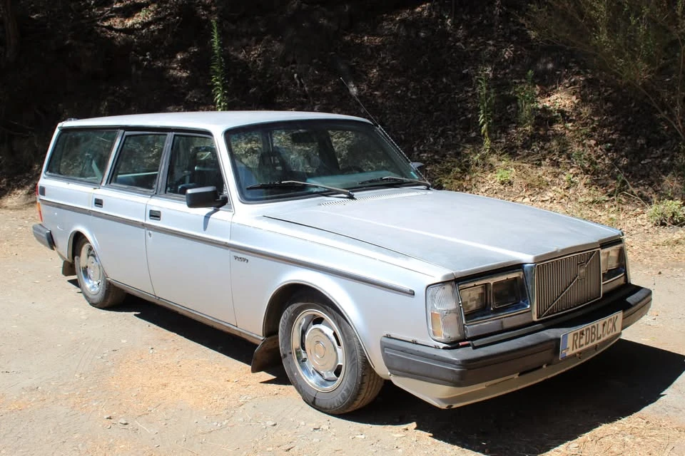 1985 Volvo 244 - Image 3 of 20