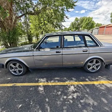 1985 Volvo 240 Sedan