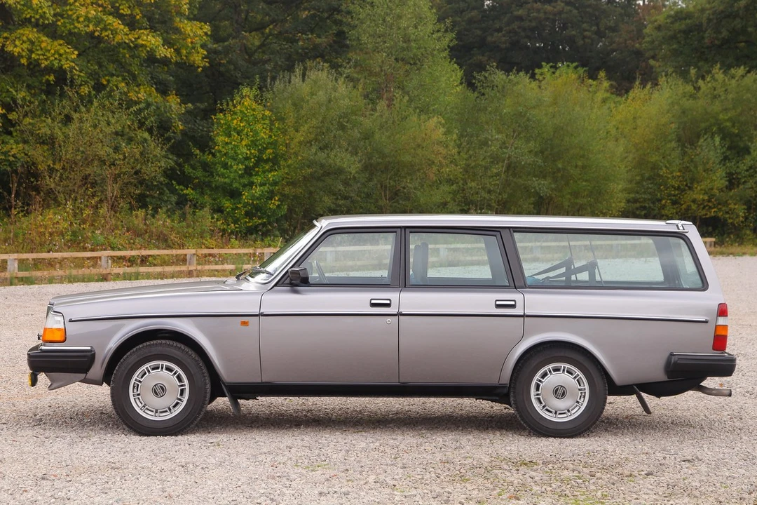 1985 Volvo 245 - Image 3 of 30