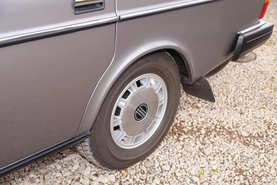 1985 Volvo 245 - Image 26 of 30
