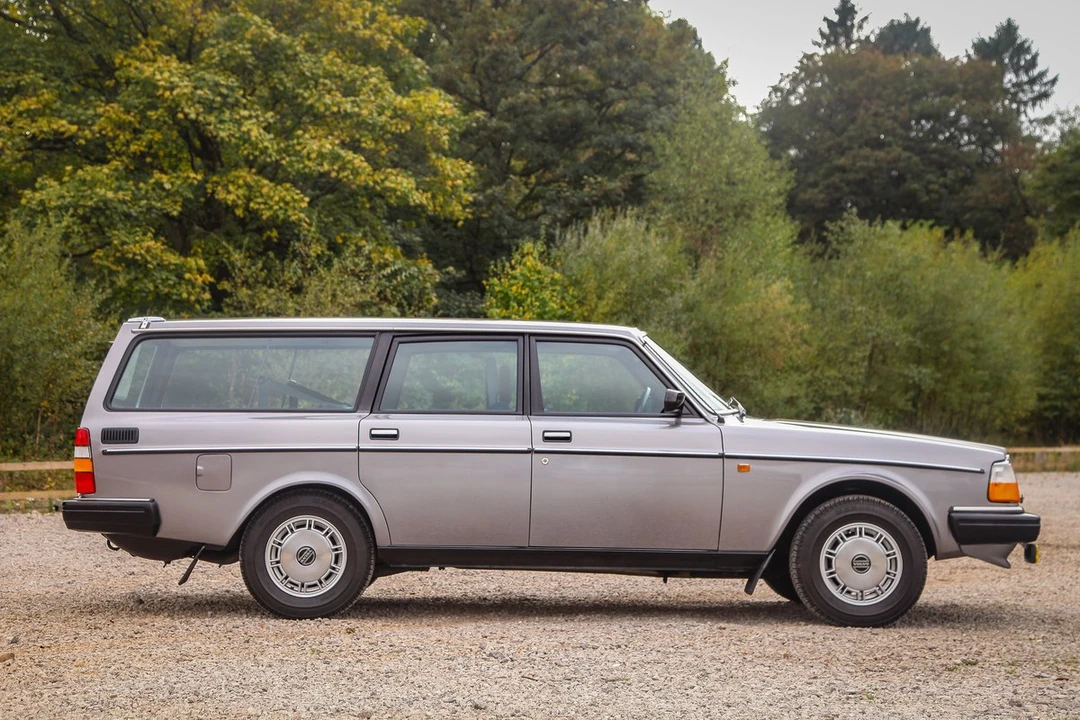 1985 Volvo 245 - Image 20 of 30