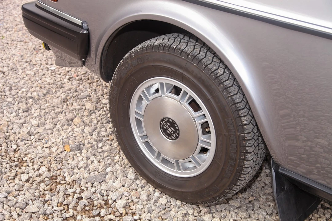 1985 Volvo 245 - Image 5 of 30