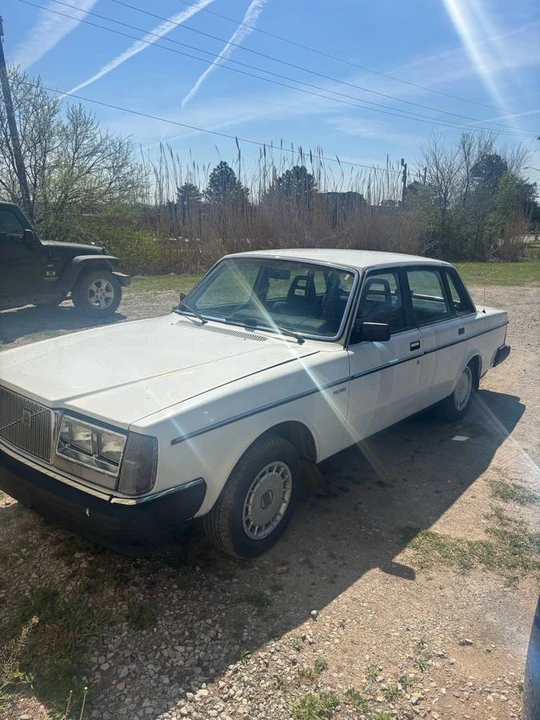 1985 Volvo 244 - Image 7 of 11