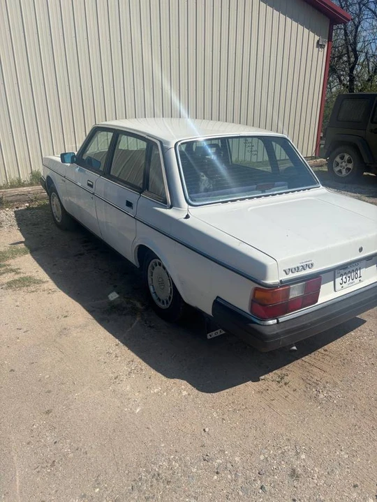 1985 Volvo 244 - Image 11 of 11