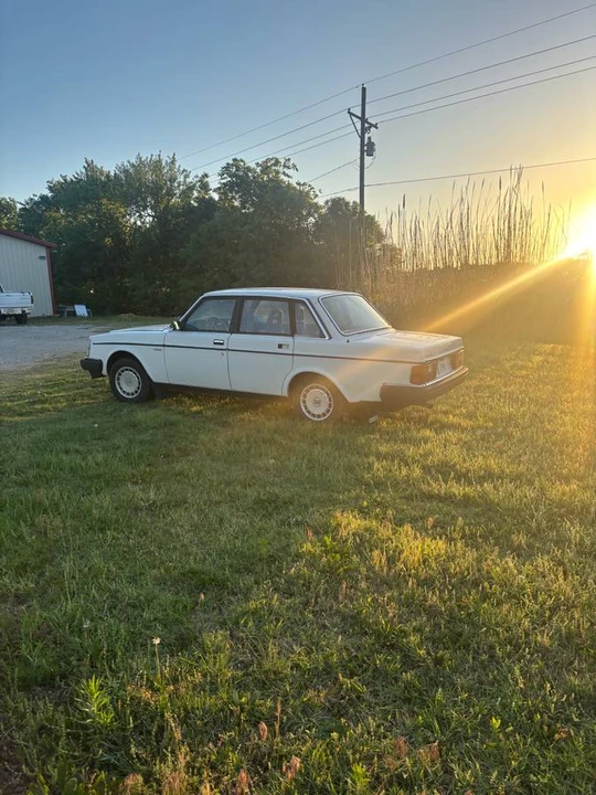 1985 Volvo 244 - Image 2 of 11