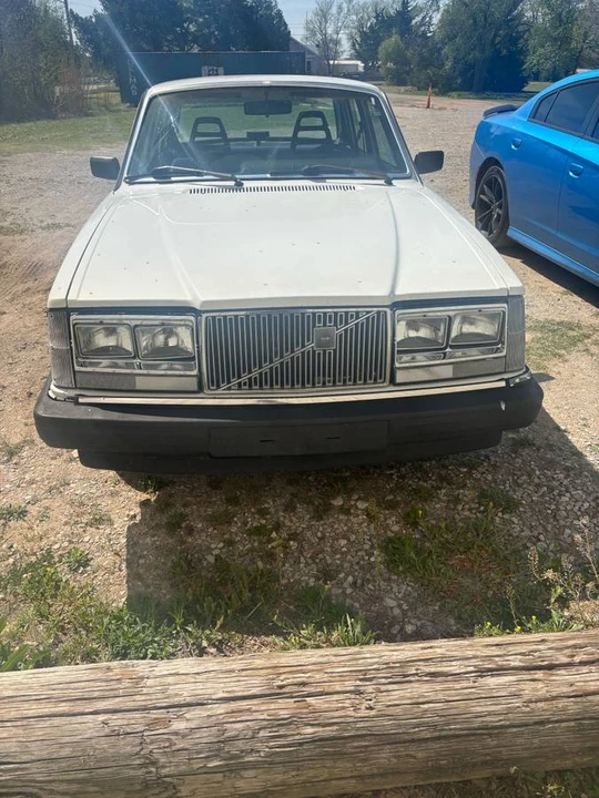 1985 Volvo 244 - Image 8 of 11