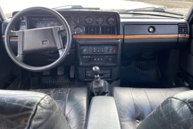 1985 Volvo 244 - Image 5 of 8