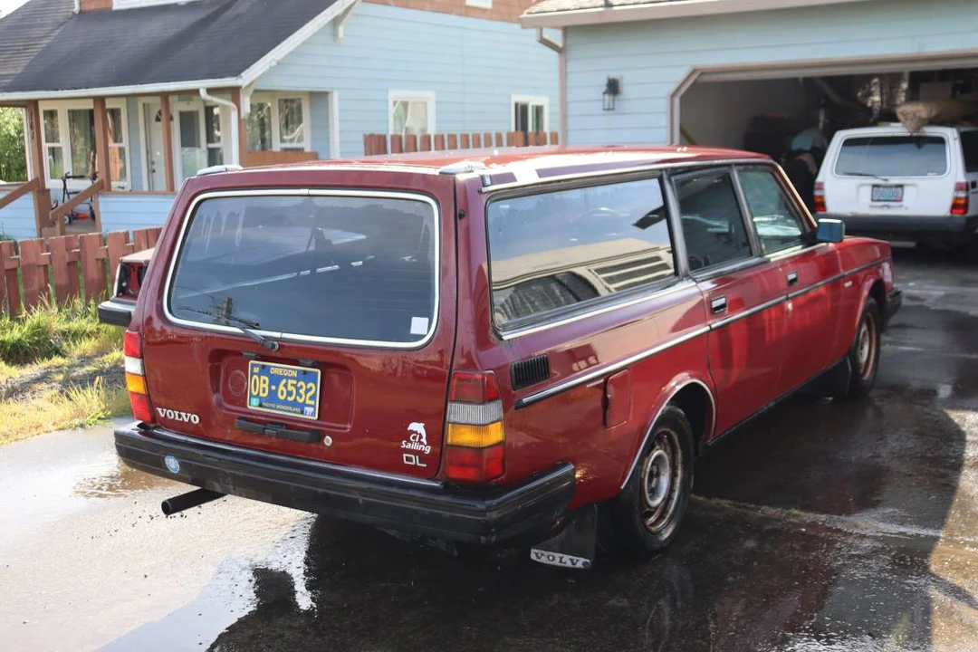 1985 Volvo 245 - Image 2 of 11