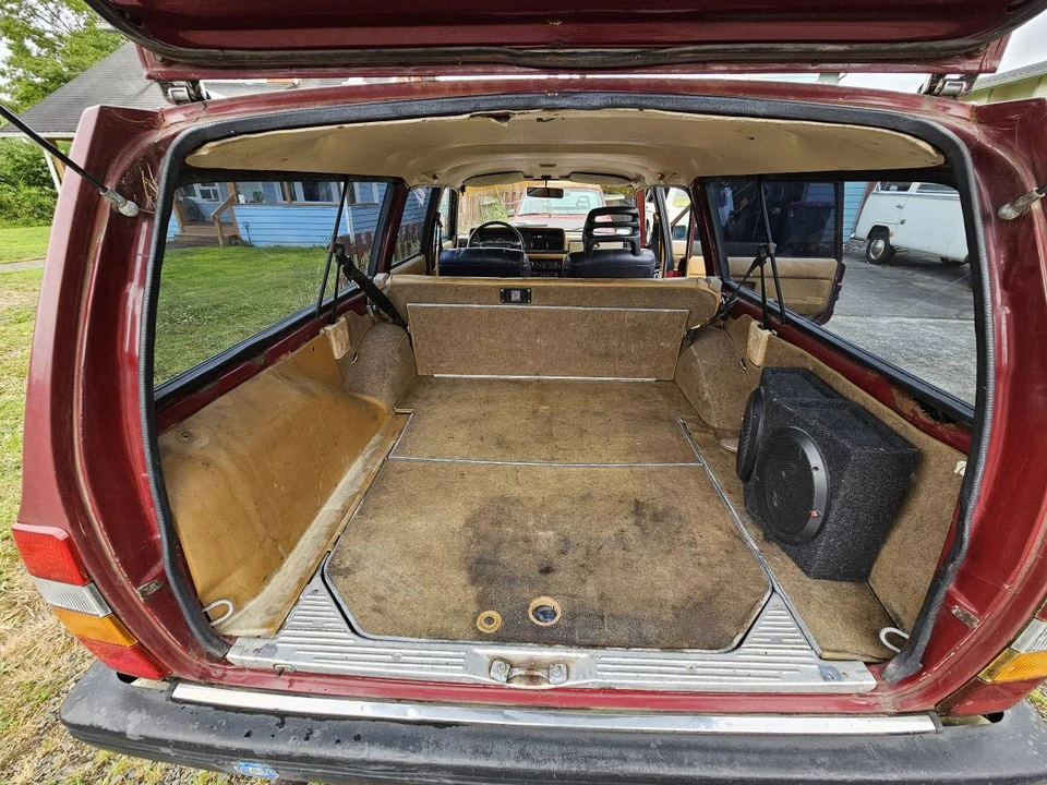 1985 Volvo 245 - Image 11 of 11