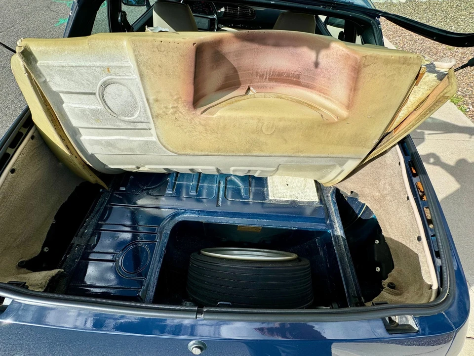 1985 Porsche 944 - Image 14 of 31