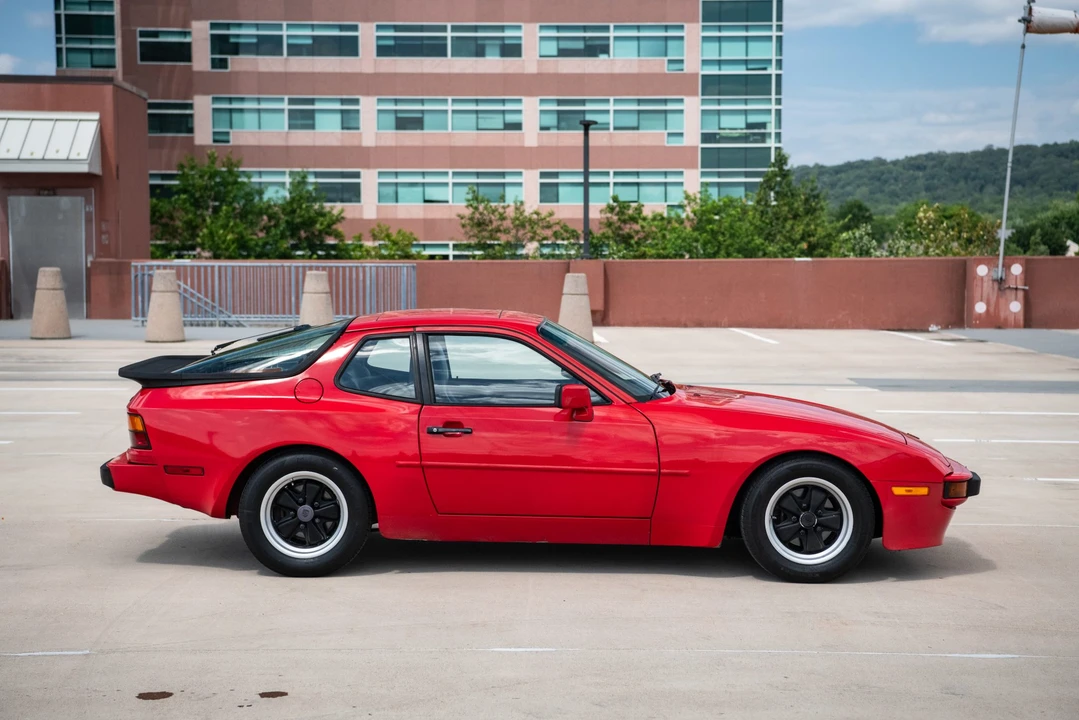 1985 Porsche 944 - Image 18 of 31