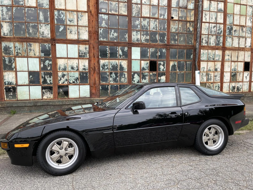 1985 Porsche 944 - Image 4 of 31