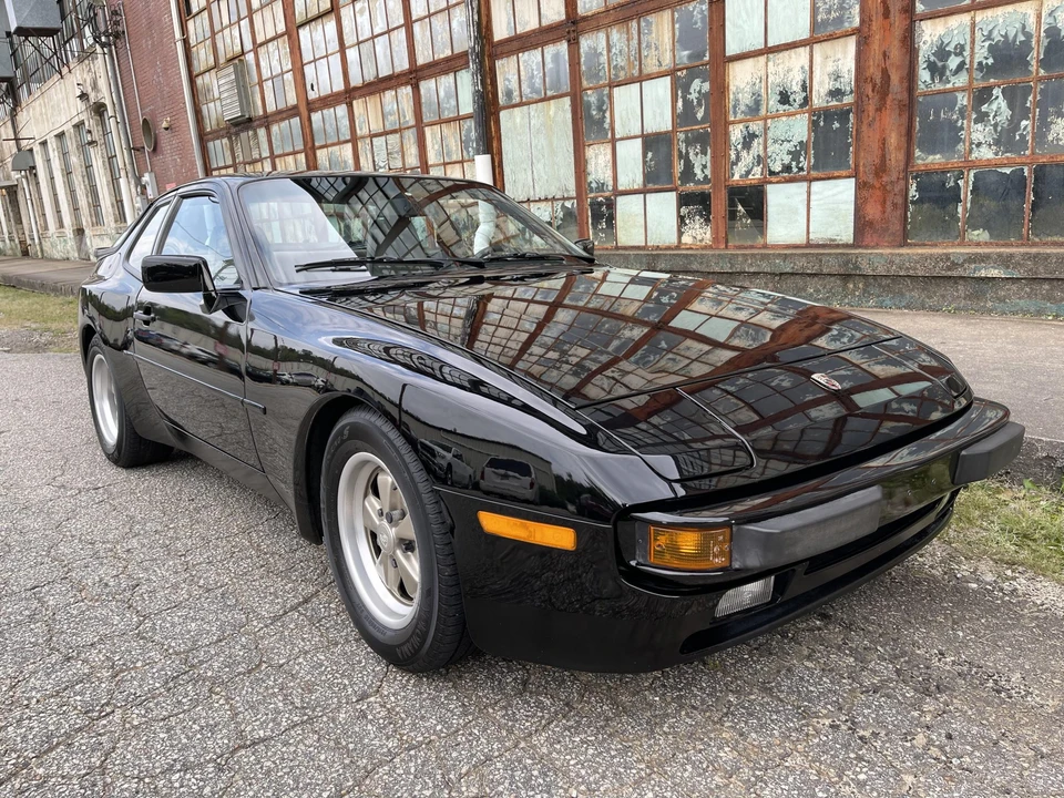 1985 Porsche 944 - Image 2 of 31