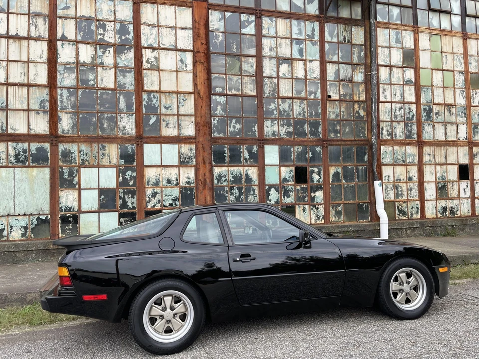 1985 Porsche 944 - Image 10 of 31