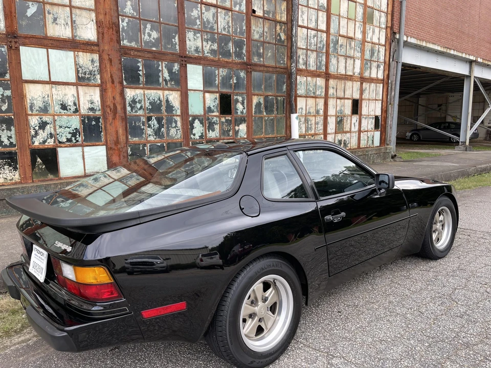1985 Porsche 944 - Image 9 of 31