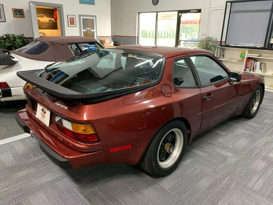 1985 Porsche 944 - Image 8 of 31