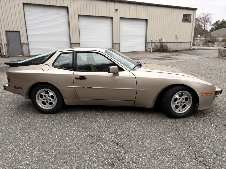 1985 Porsche 944 - Image 9 of 31