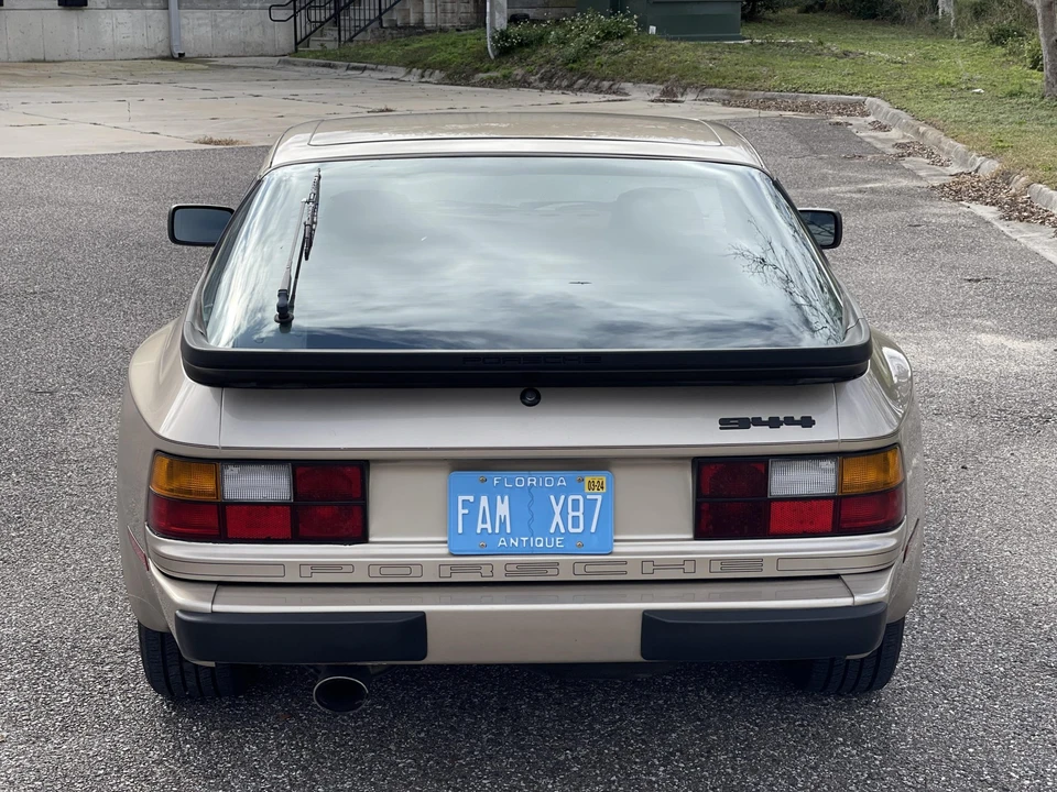 1985 Porsche 944 - Image 28 of 31