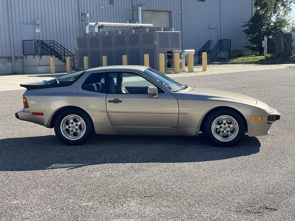 1985 Porsche 944 - Image 21 of 31