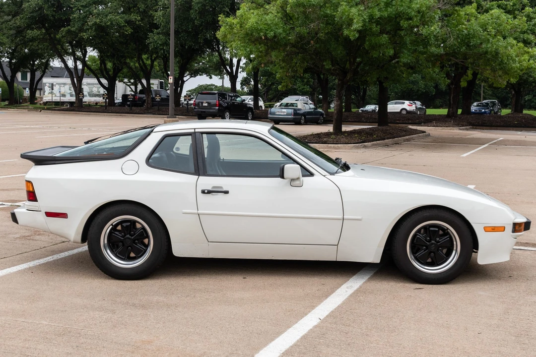 1985 Porsche 944 - Image 4 of 31