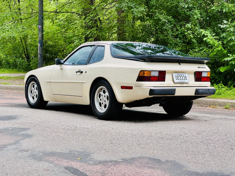 1985 Porsche 944 - Image 7 of 31
