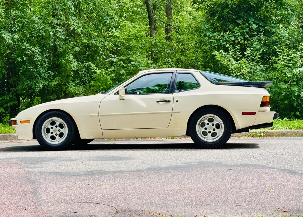 1985 Porsche 944 - Image 8 of 31
