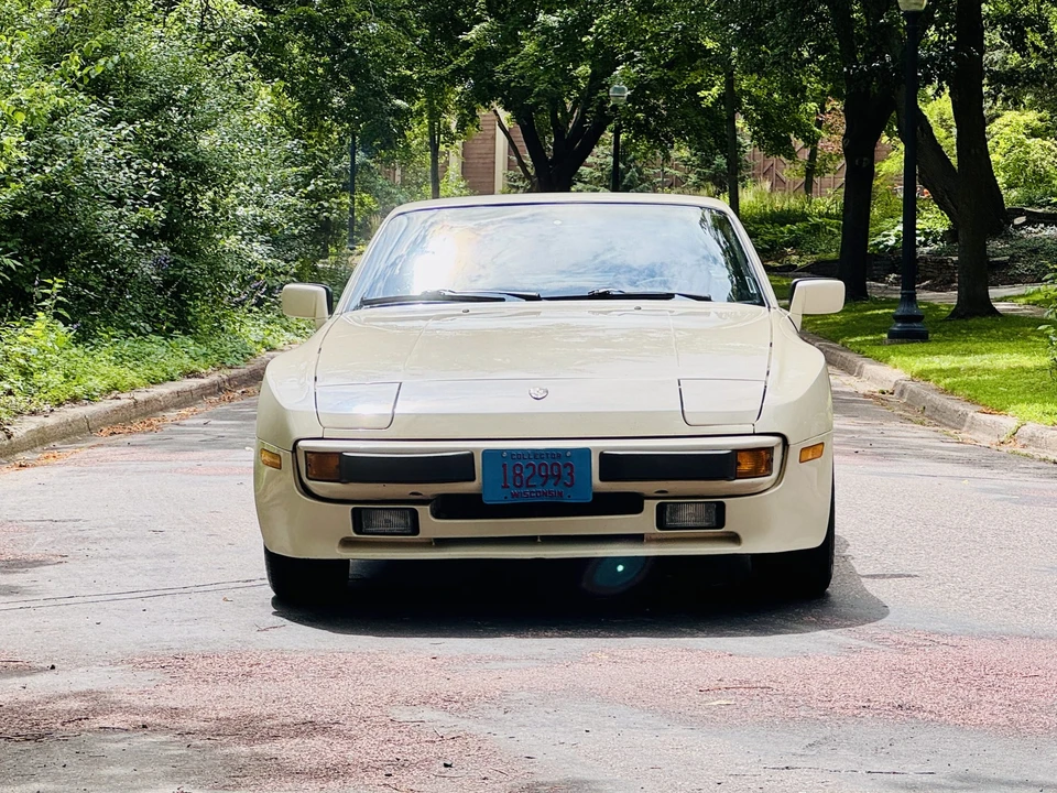 1985 Porsche 944 - Image 3 of 31