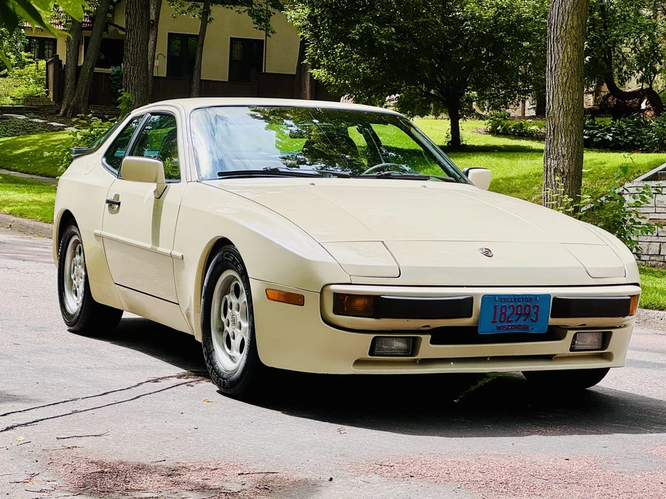 1985 Porsche 944 - Image 4 of 31