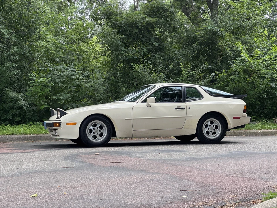 1985 Porsche 944 - Image 9 of 31