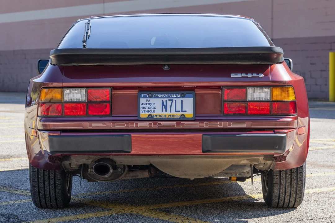 1985 Porsche 944 - Image 8 of 31