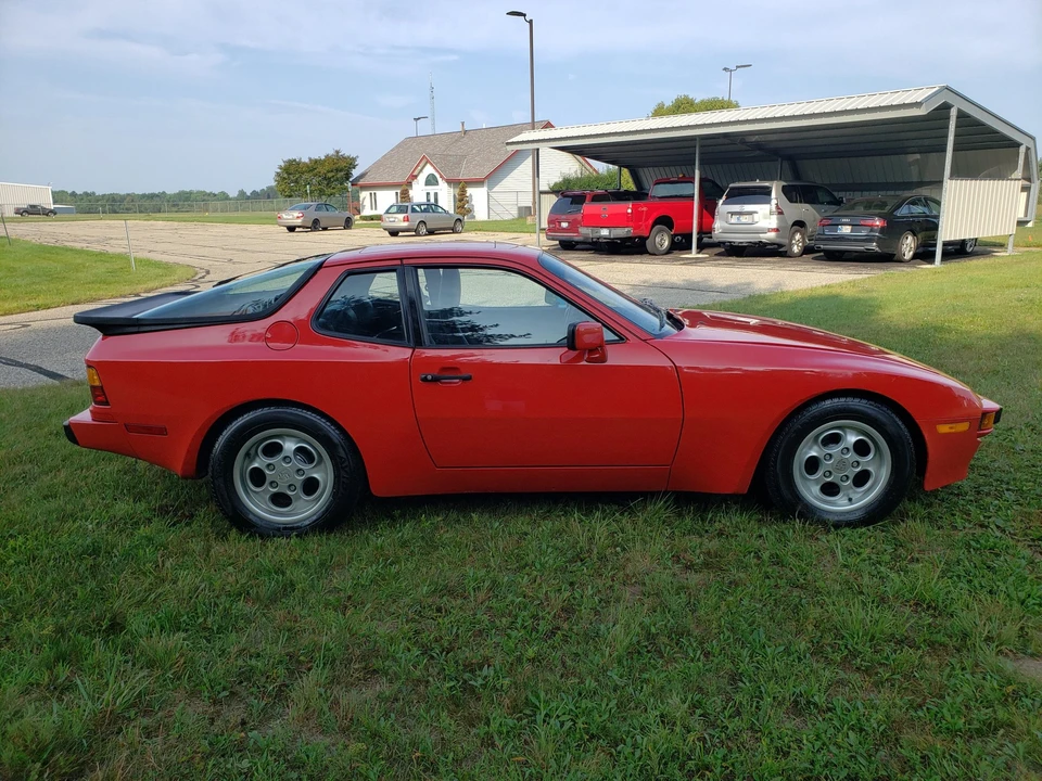 1985 Porsche 944 - Image 15 of 31