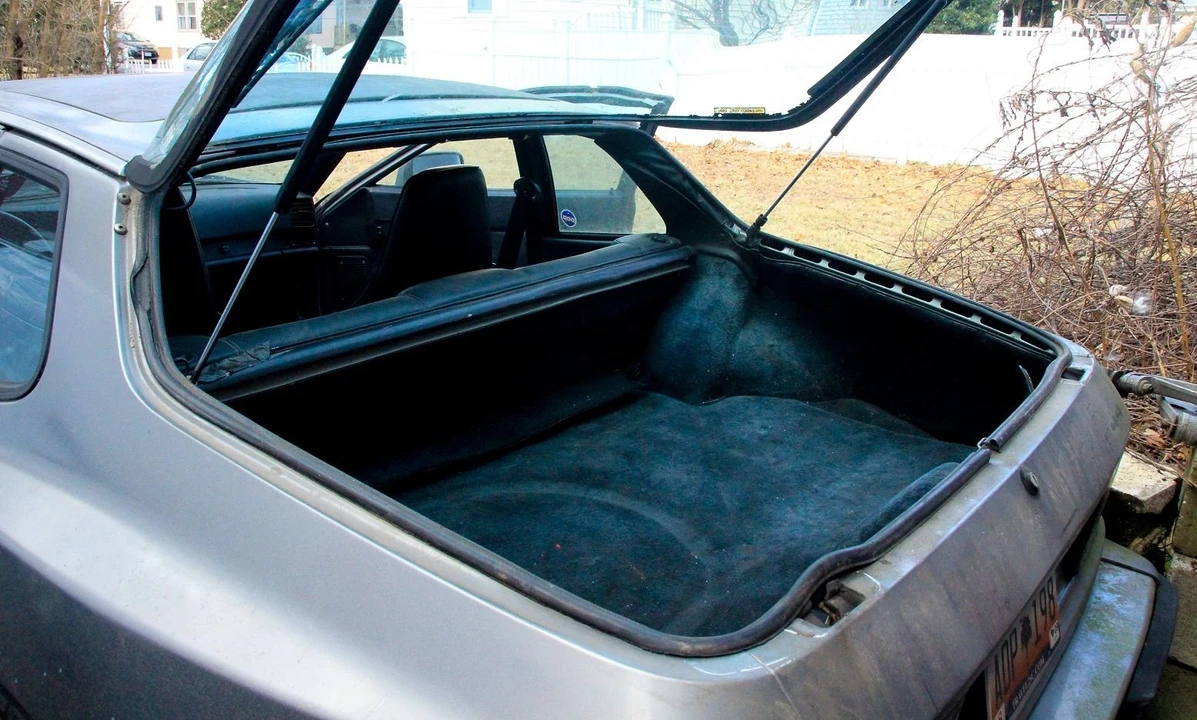 1985 Porsche 944 - Image 6 of 9