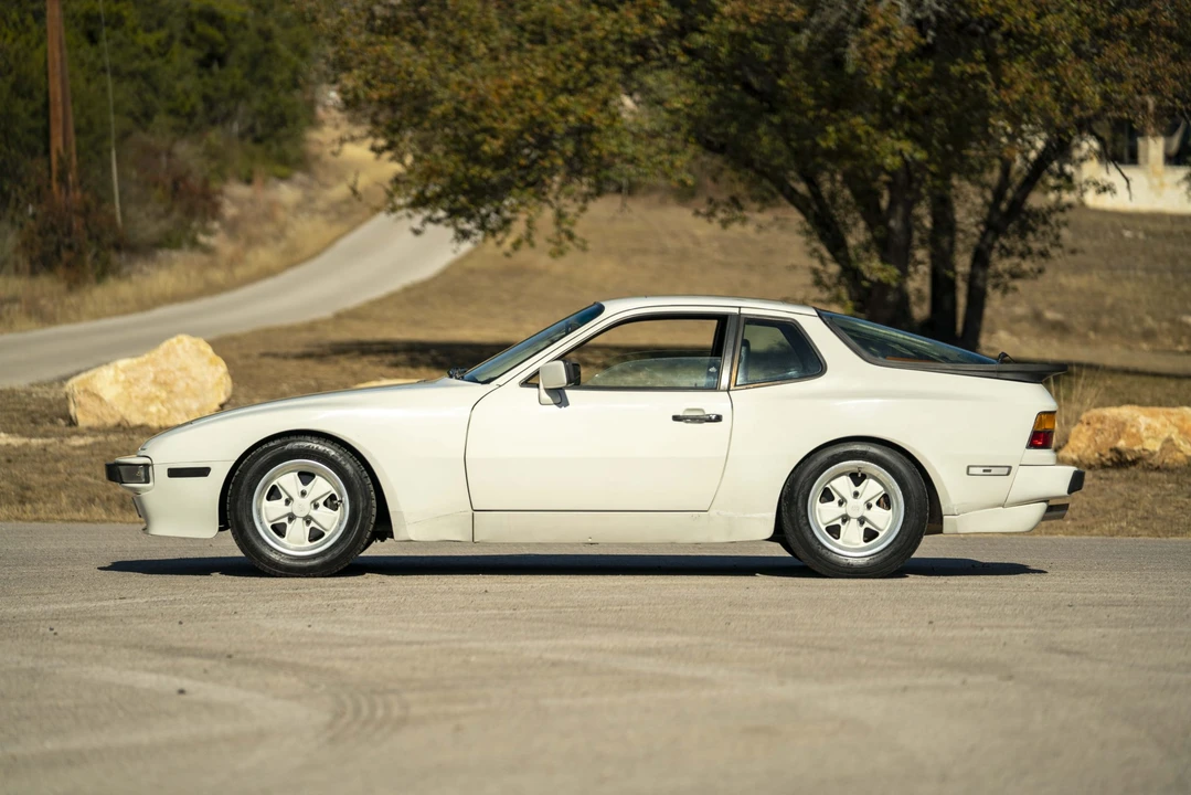 1985 Porsche 944 - Image 5 of 31