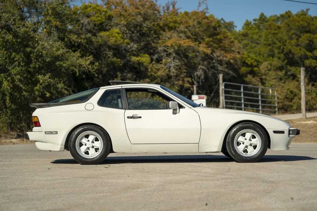 1985 Porsche 944 - Image 16 of 31