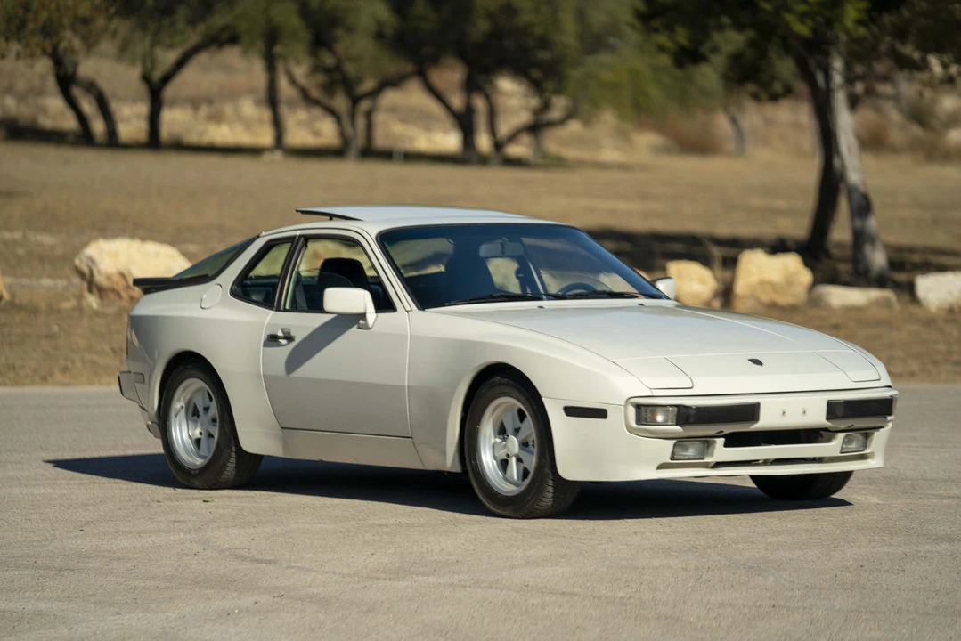 1985 Porsche 944 - Image 17 of 31