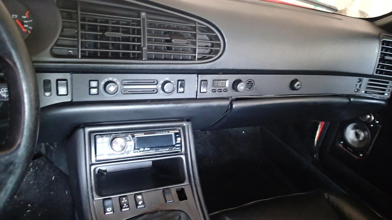 1985 Porsche 944 - Image 10 of 18