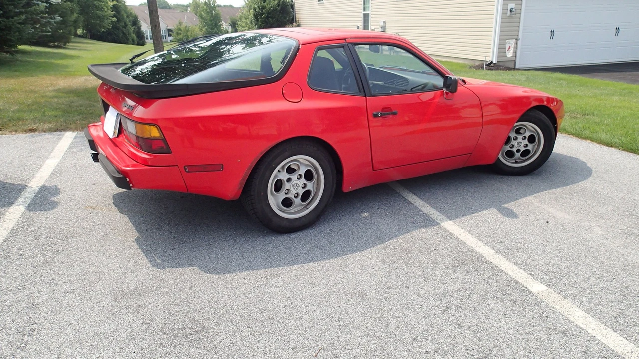 1985 Porsche 944 - Image 2 of 18
