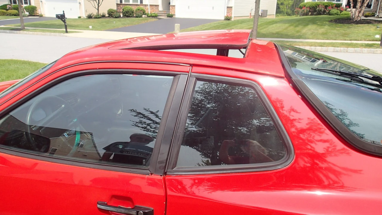 1985 Porsche 944 - Image 6 of 18