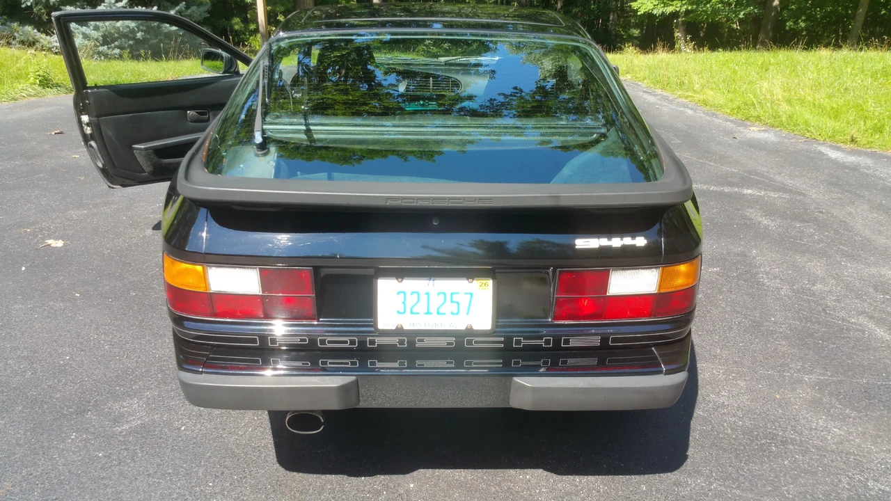 1985 Porsche 944 - Image 10 of 31