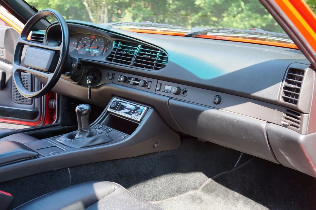 1986 Porsche 944 Turbo - Image 5 of 10