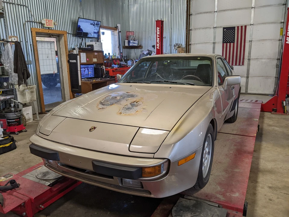 1986 Porsche 944 - Image 3 of 7