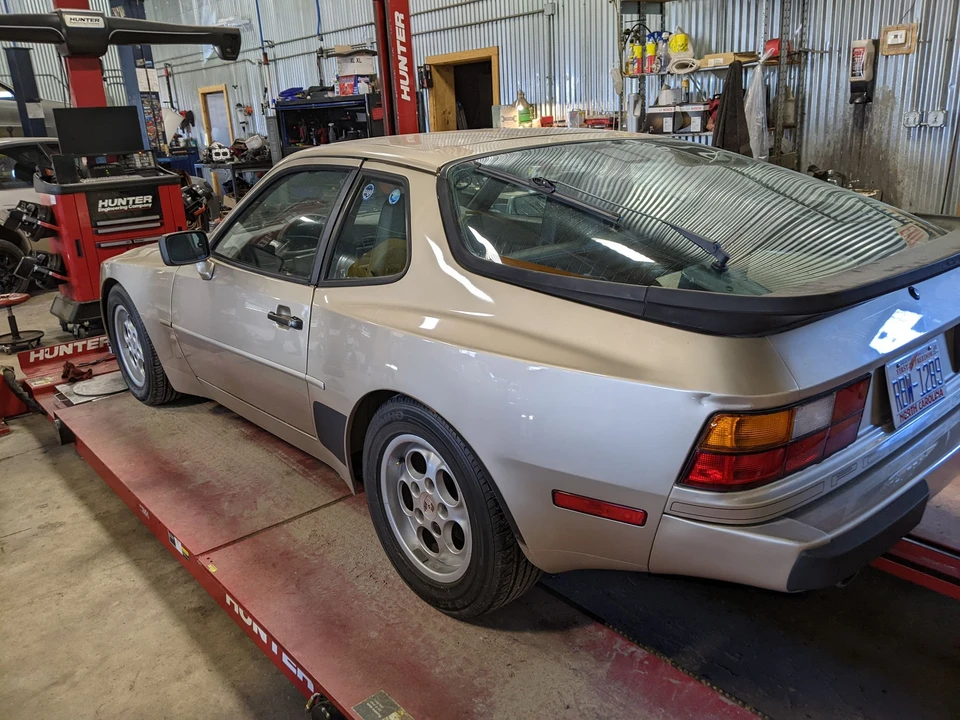 1986 Porsche 944 - Image 4 of 7