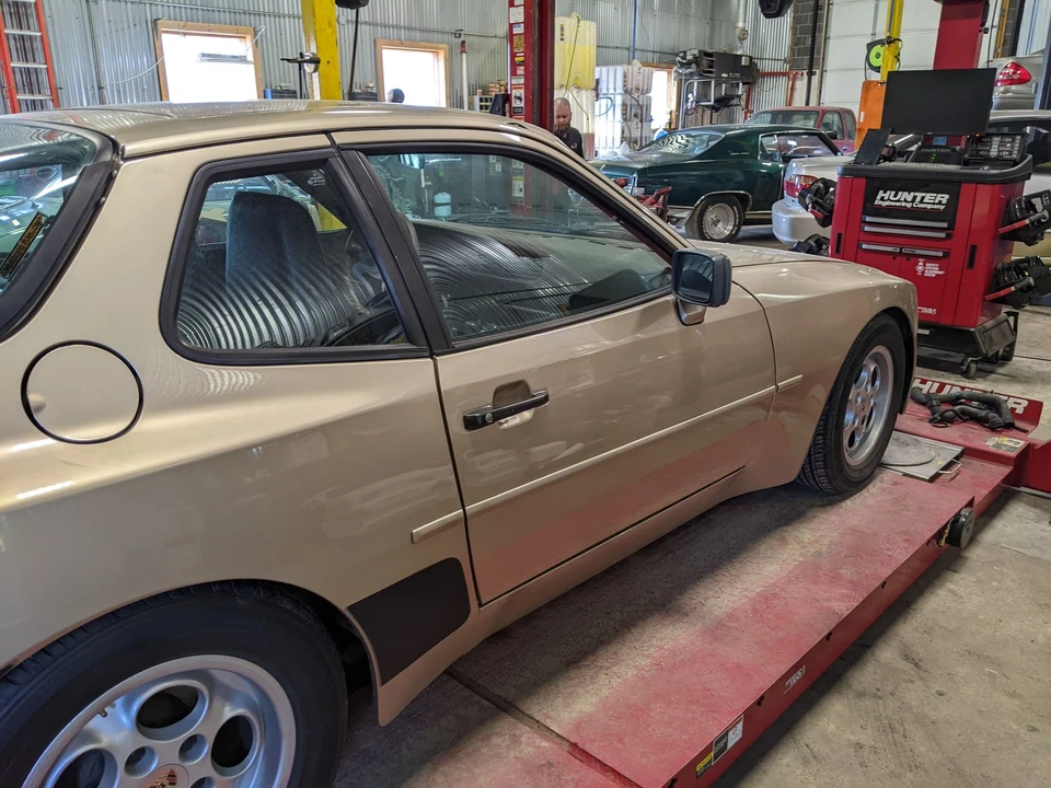 1986 Porsche 944 - Image 6 of 7