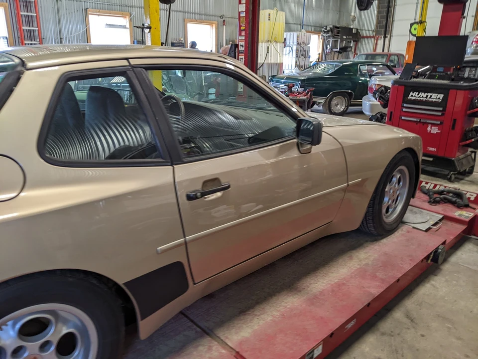 1986 Porsche 944 - Image 7 of 7