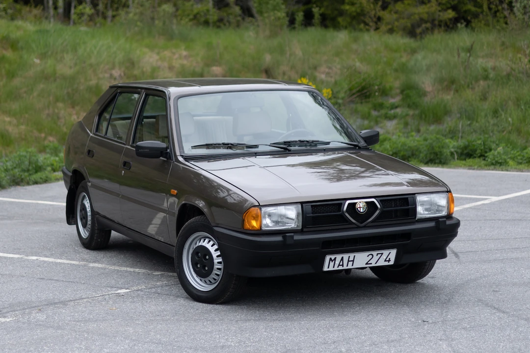 1986 Alfa Romeo - Image 2 of 31