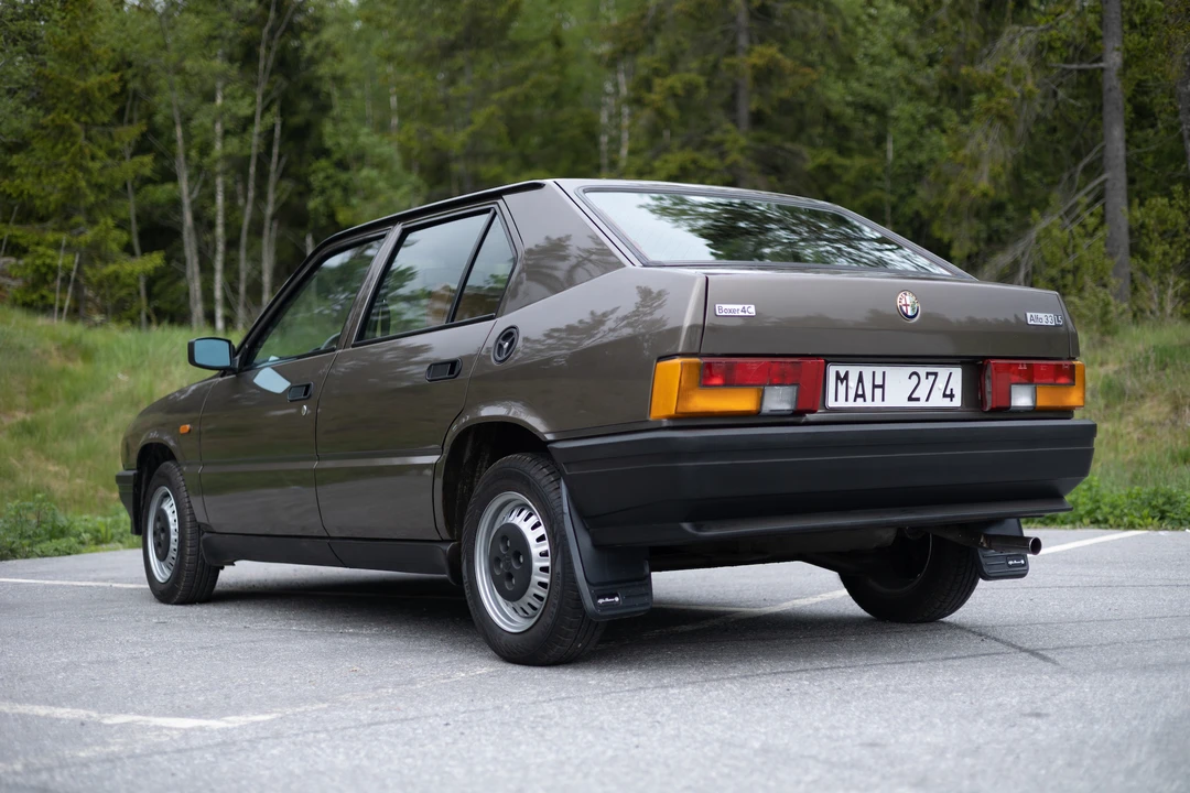 1986 Alfa Romeo - Image 6 of 31