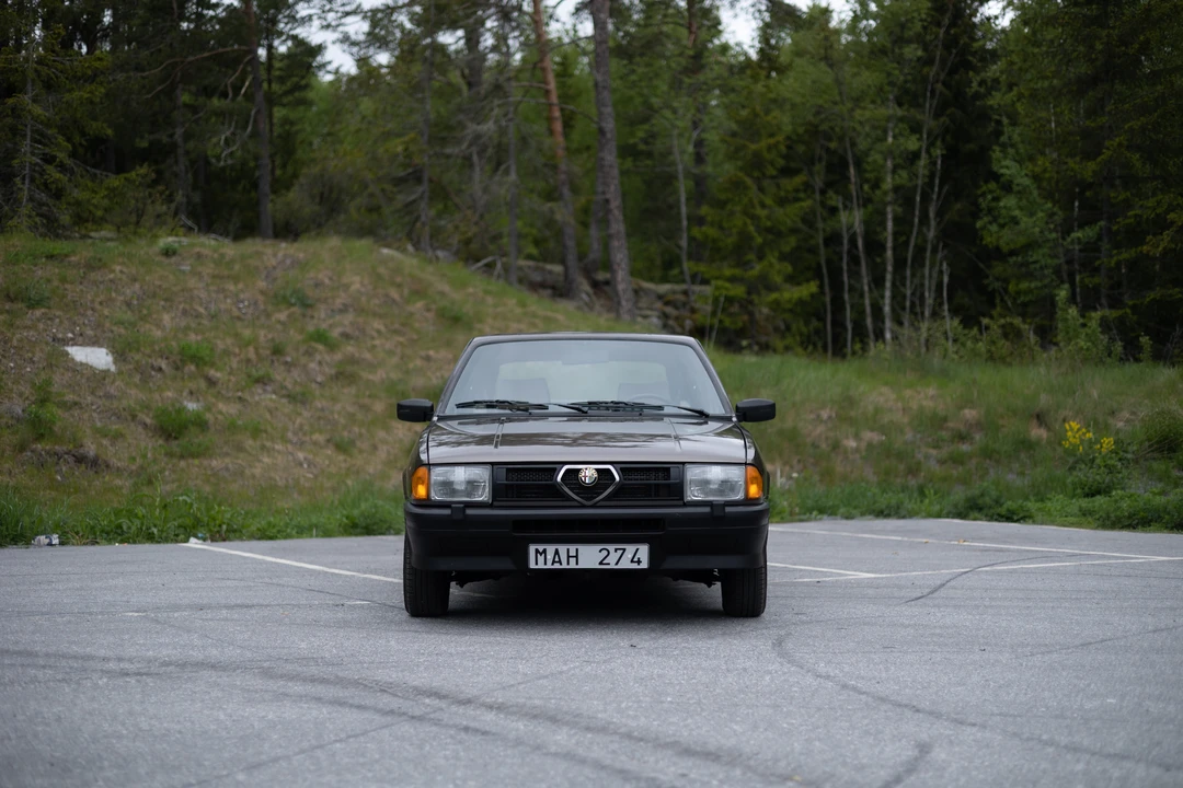 1986 Alfa Romeo - Image 13 of 31