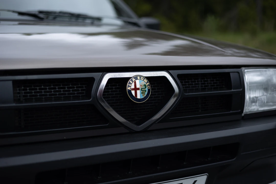 1986 Alfa Romeo - Image 18 of 31