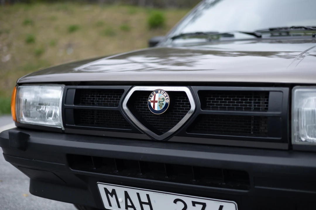1986 Alfa Romeo - Image 8 of 31