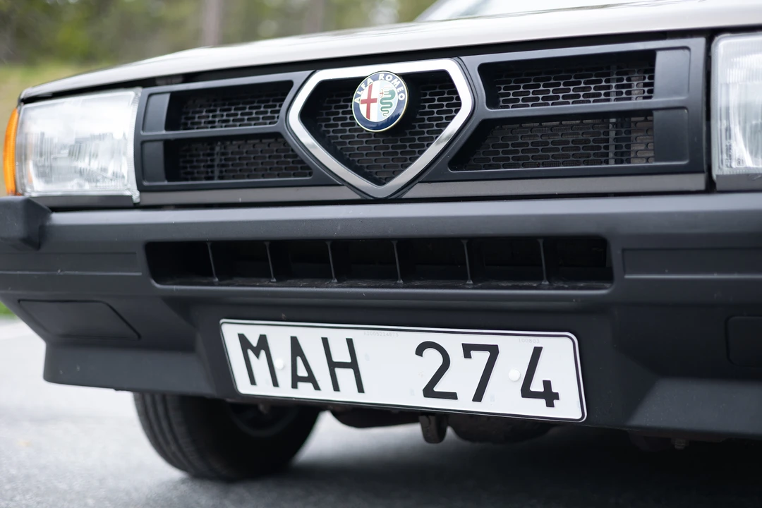 1986 Alfa Romeo - Image 22 of 31